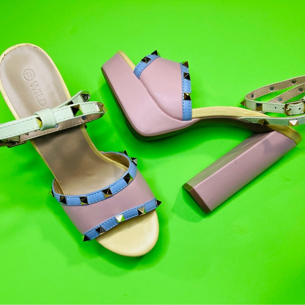 Wild Diva Lounge Women’s Classic Rockstud Platform Block Heels Size 7.5